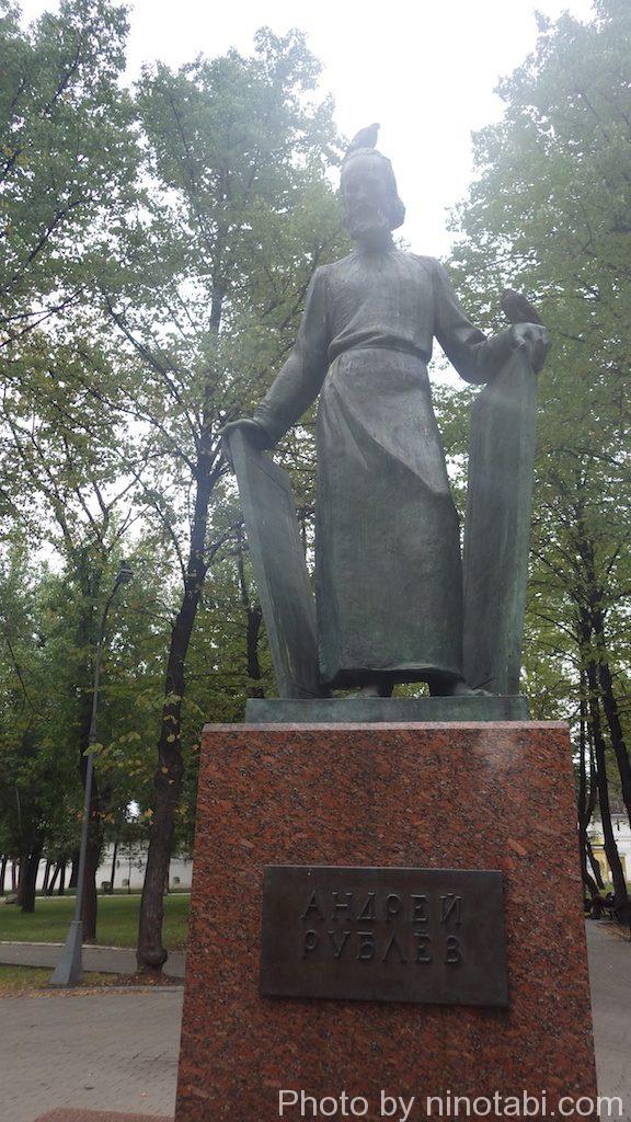 アンドレイ・ルブリョフの像
