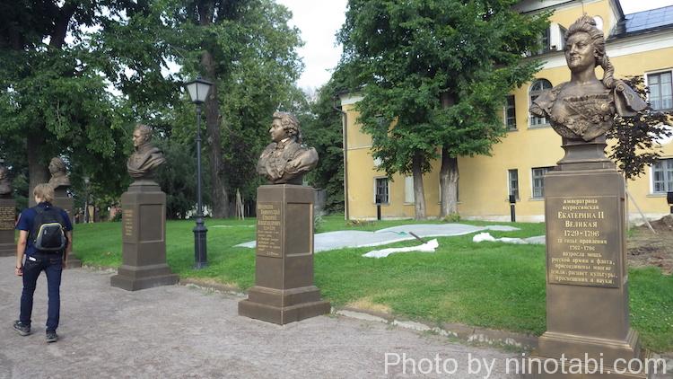 アンドレイ・ルブリョフ記念美術館中庭銅像